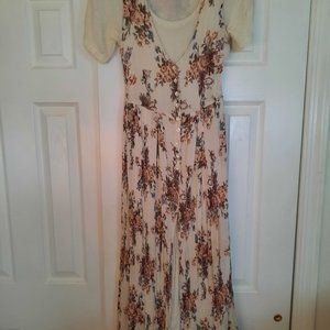 Women's long sleeveless dress with short sleeved lining